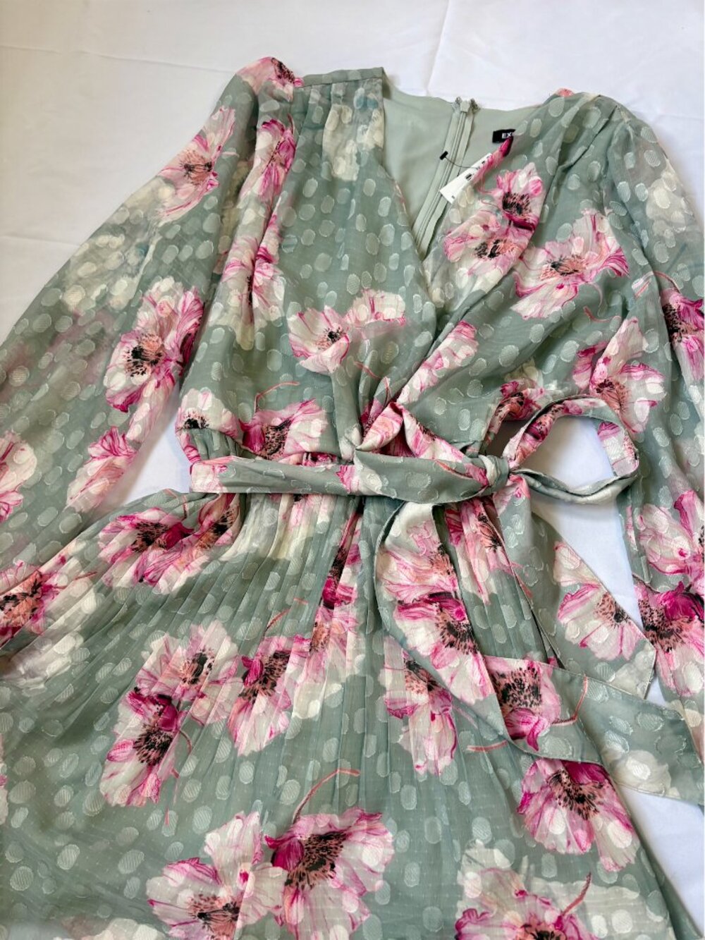 NWT Express Floral Long-Sleeve Pleated Wrap Romper with V Neckline | Size L